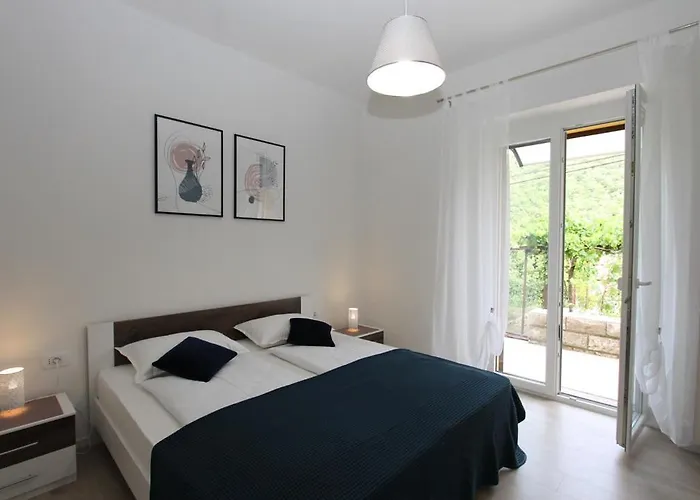 L Apartment