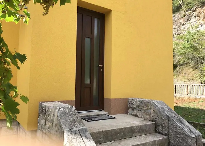 L Apartment