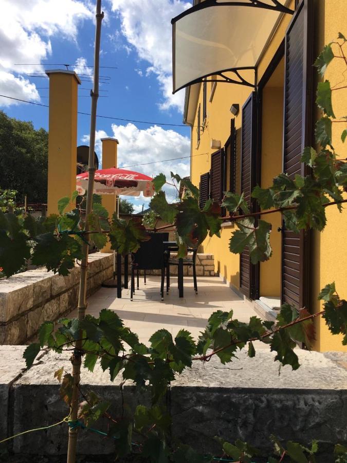 Apartment L Rasa